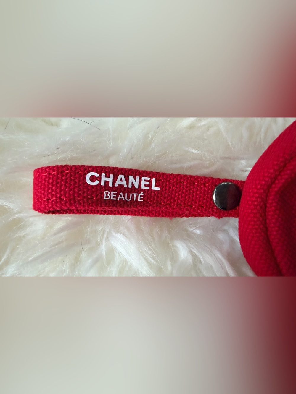 Chanel BEAUTE Red Coin Purse w White ‘CHANEL' Branding NEW in SEALED Bag w Box - Picture 5 of 11